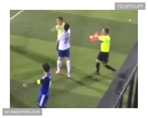 假摔判罚规则：裁判如何识别并处罚球员故意倒地行为