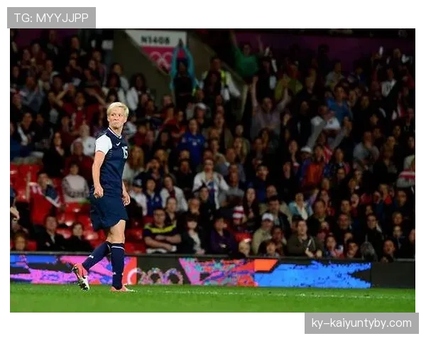 梅根·拉皮诺赛后拎着比我半年工资还贵的包，心都凉了