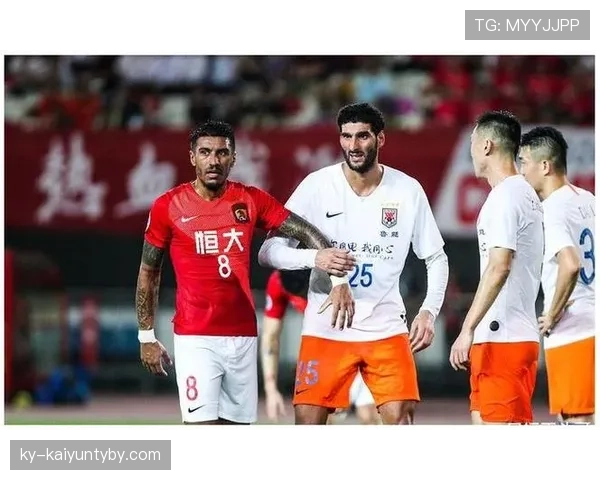 替补席纪律规则有哪些细节，裁判如何严格判罚边线违规？